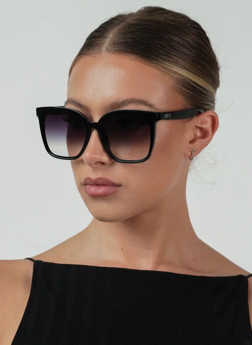 Otra Eyewear Betty Black/Smoke
