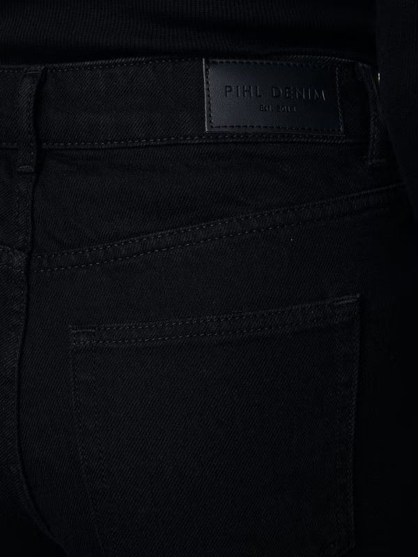 Camilla Pihl Taylor Black