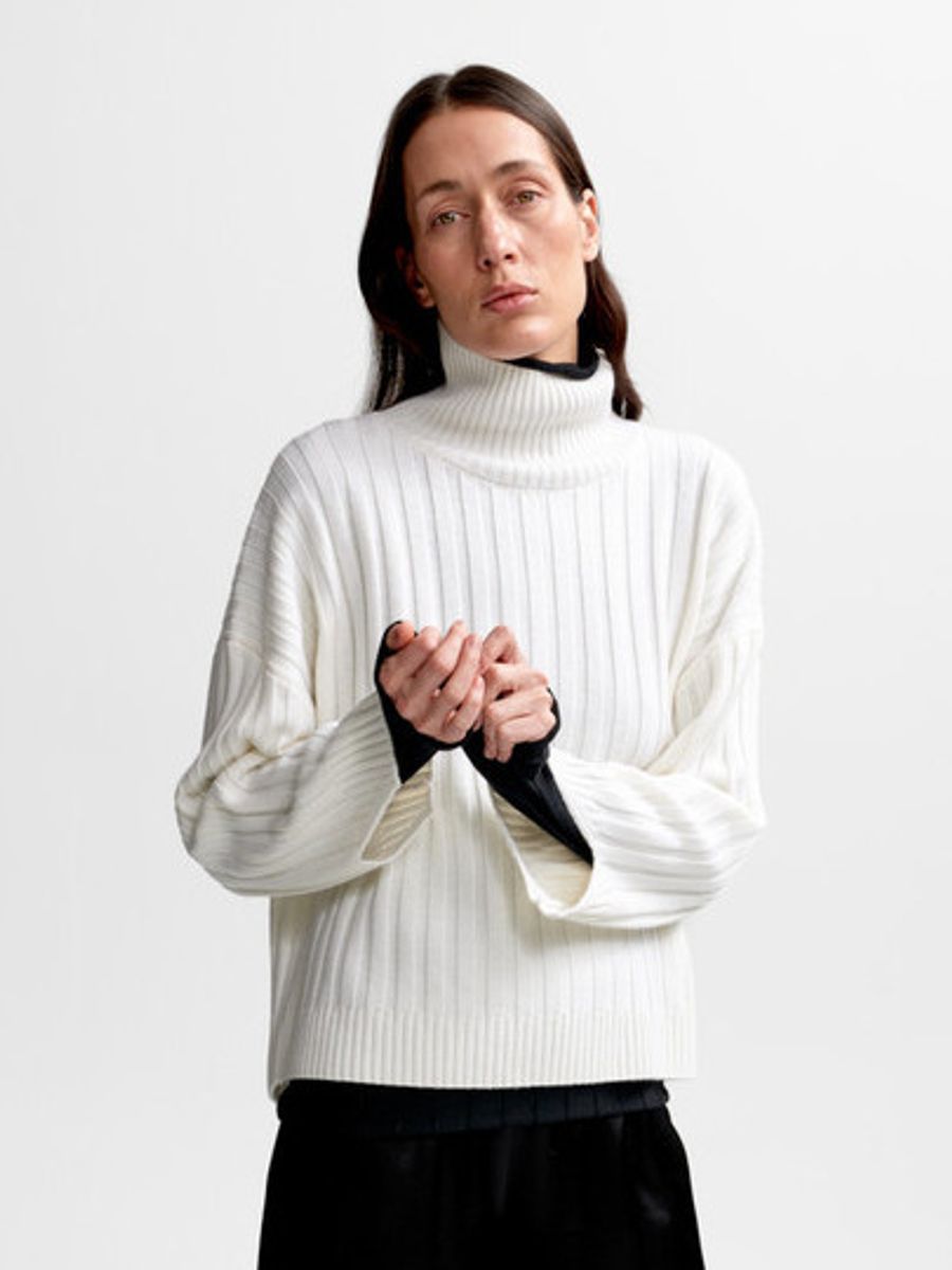 CHRISTIAN AKS Malina Merino Turtleneck White